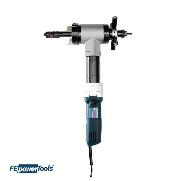 Biseladora de tubos portátil FE PBM 76 FE Powertools para tuberías sobre fondo blanco