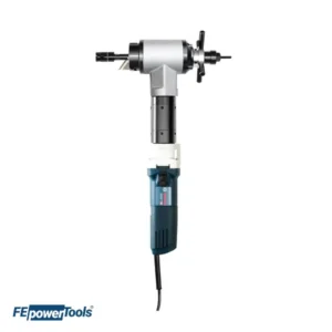 Biseladora de tuberías FE PBM 25 FE Powertools realizando biselado exterior en tubo metálico