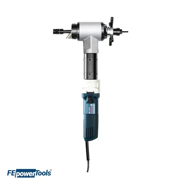 Biseladora de tuberías FE PBM 25 FE Powertools realizando biselado exterior en tubo metálico